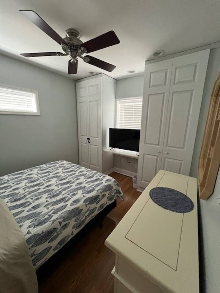 First Floor -1 Bedroom Condo Steps from Beach photo 4