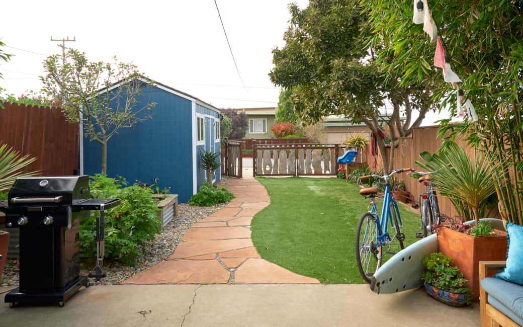 Fully enclosed front yard great for kids and dogs