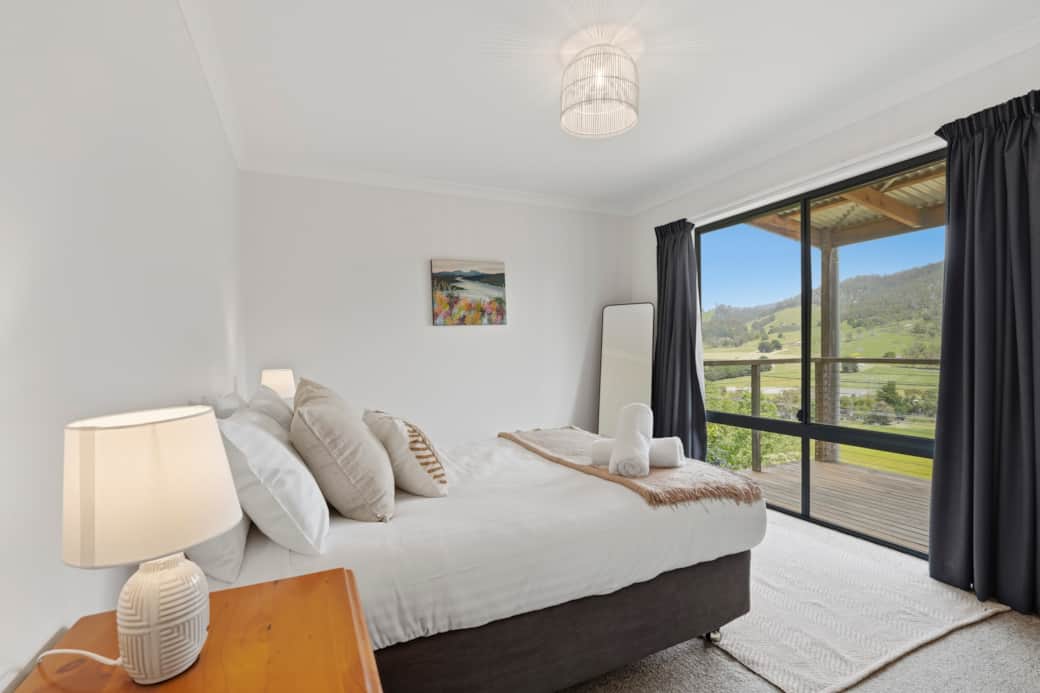 Queen bedroom Queen bedroom
