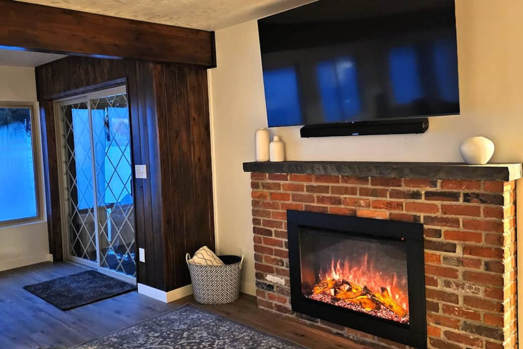 Electric fireplace, Roku TV