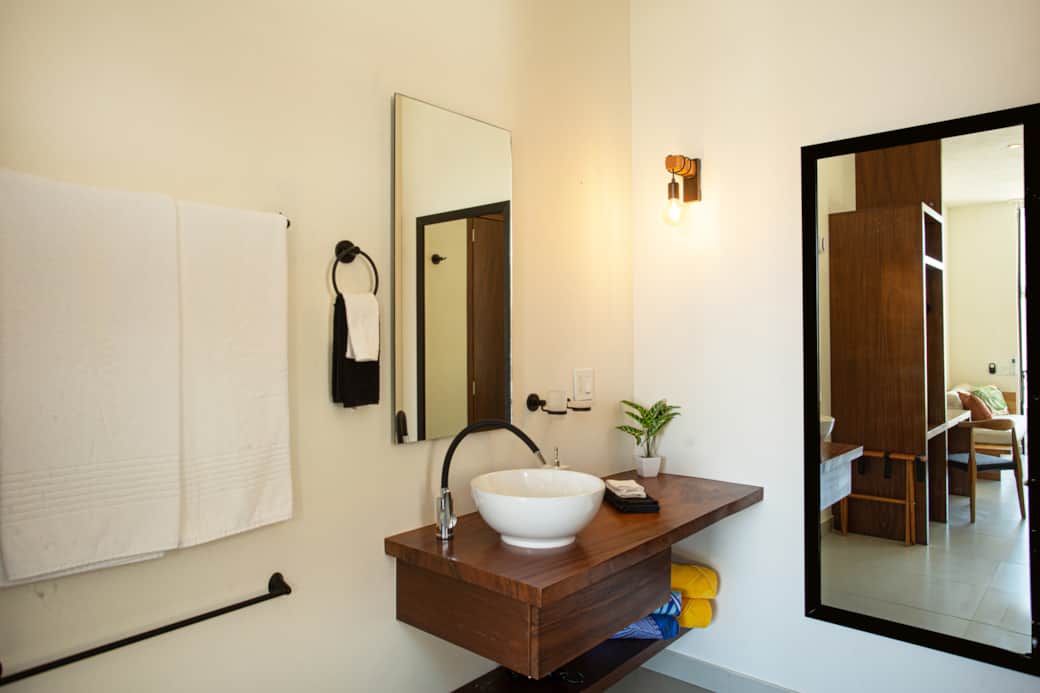 301 F Bathroom Sink 8Q9B9462 301 F Bathroom Sink 8Q9B9462