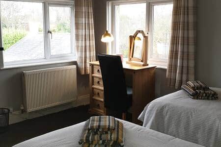 Dual aspect - Dressing table