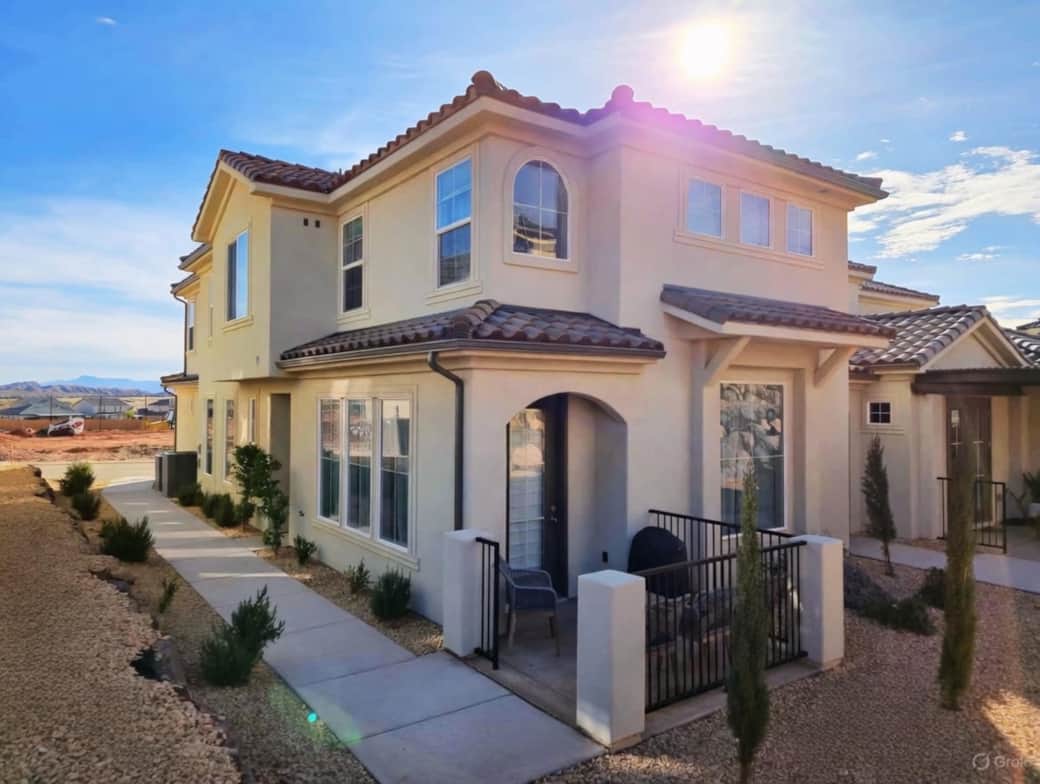 Deseret Bluff Views Deseret Bluff Views