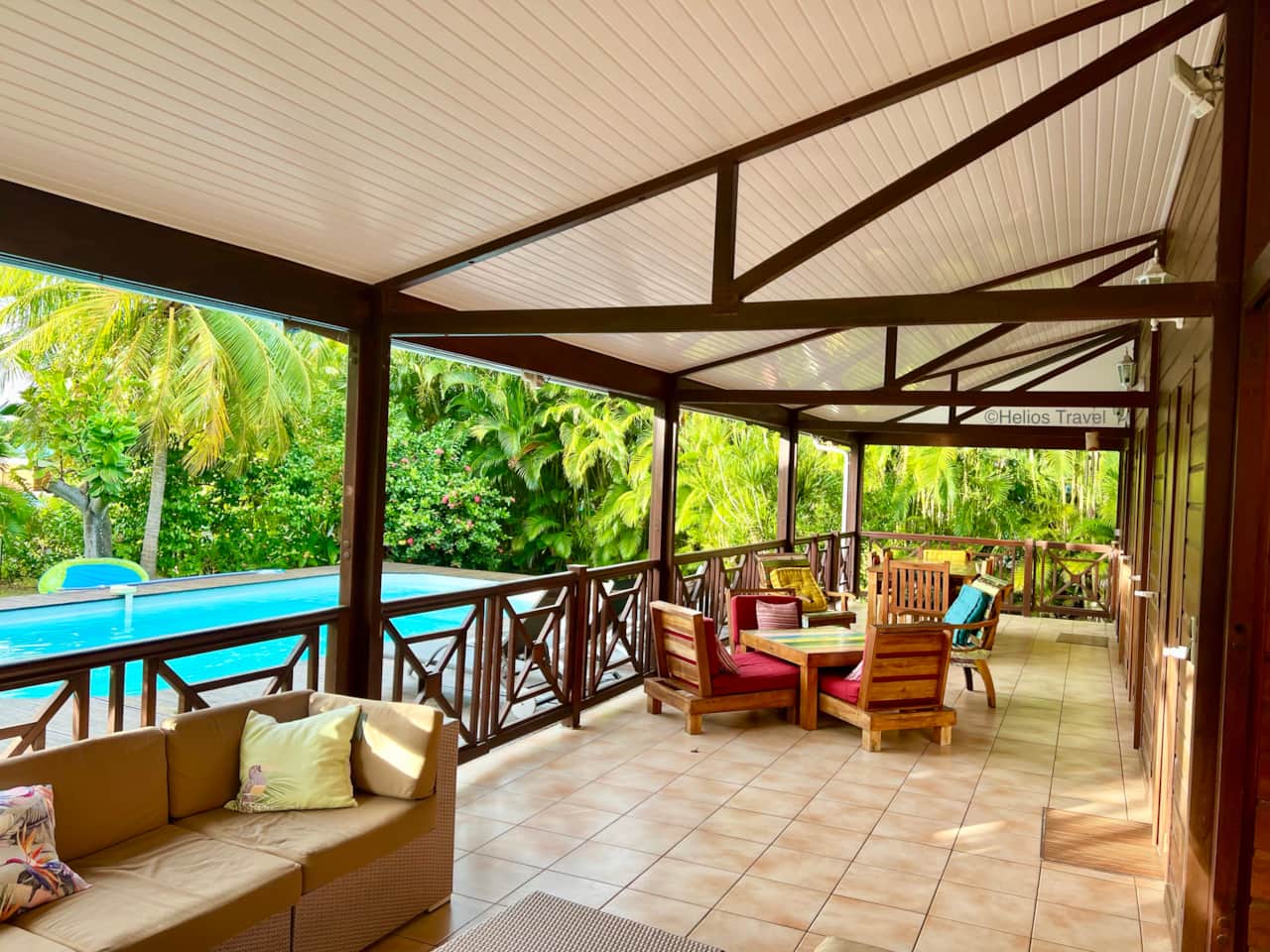 The terrace and swimming pool of Villa Cannelle