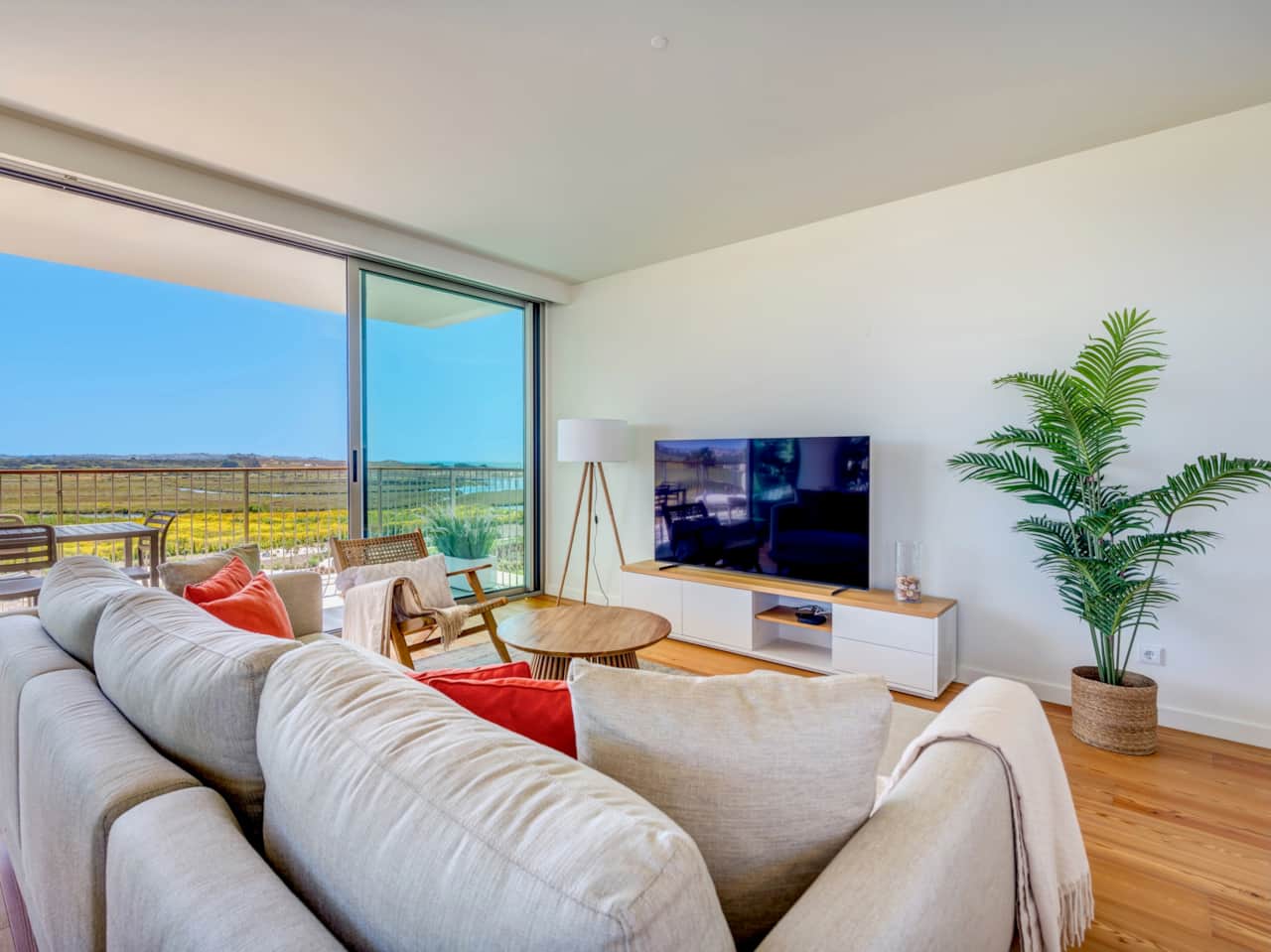 beachfront bliss & spa | living