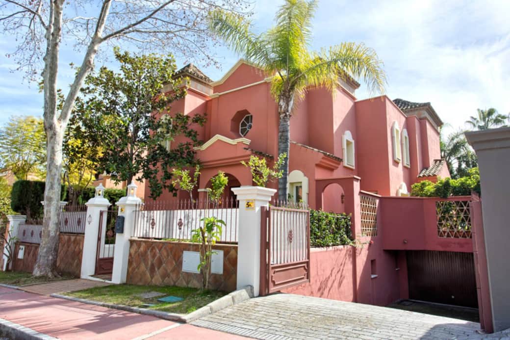 Private villa for up to 14 in Alzambra complex, 650m from Puerto Banus