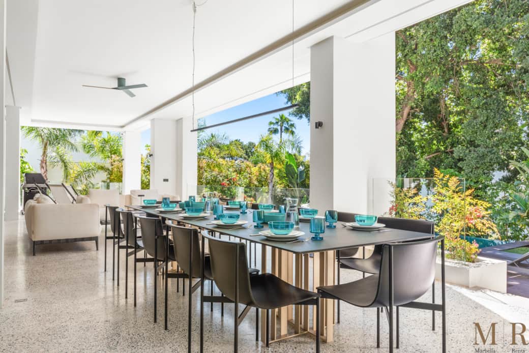 Outdoor lounge and dining.