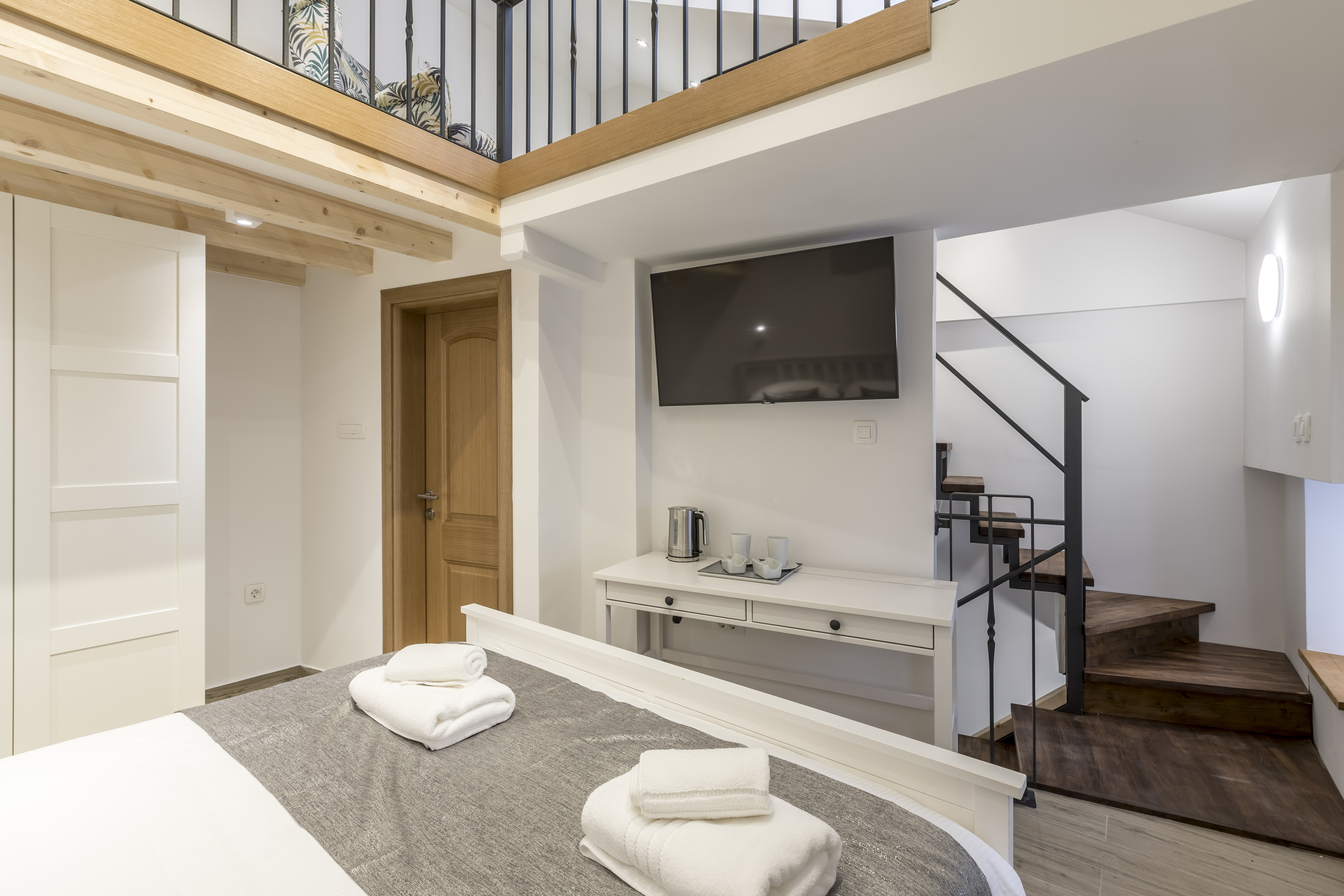 Cosmijeva Room 1