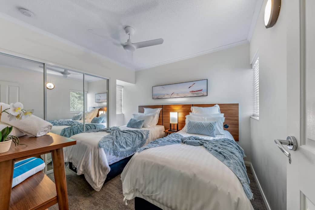 Bedroom 2 (Configure 1 x king or 2 x king singles)