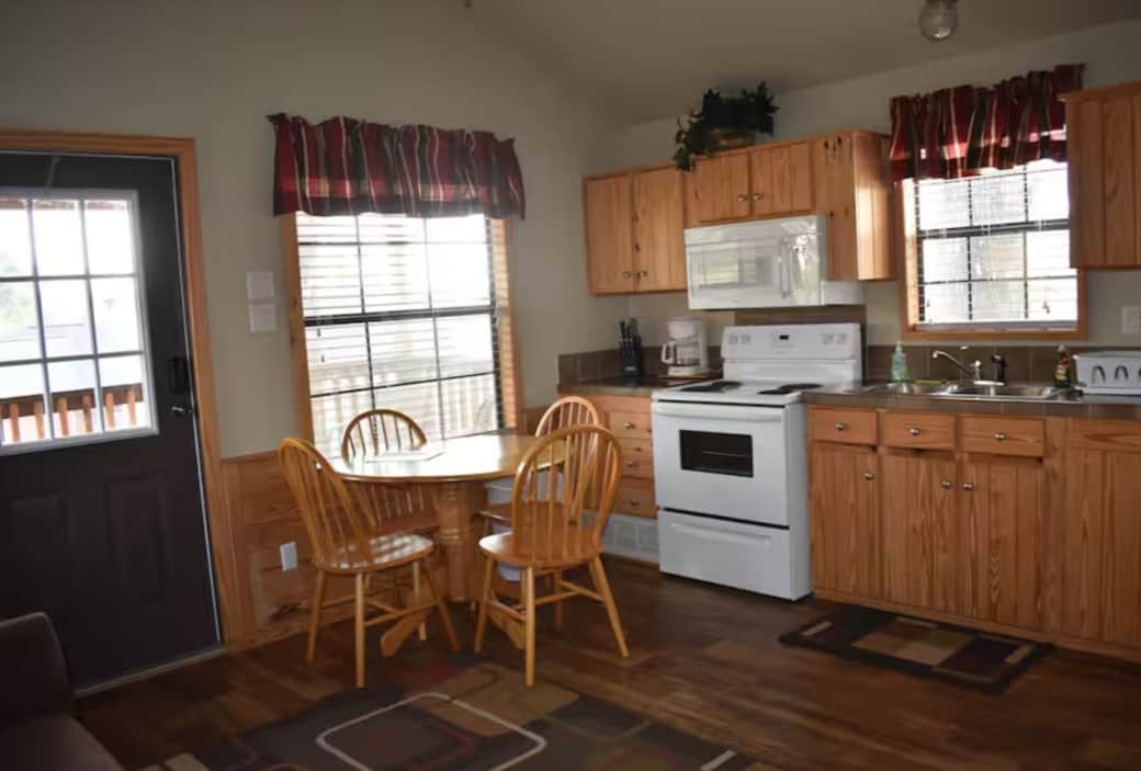 Dining/Kitchen Dining/Kitchen