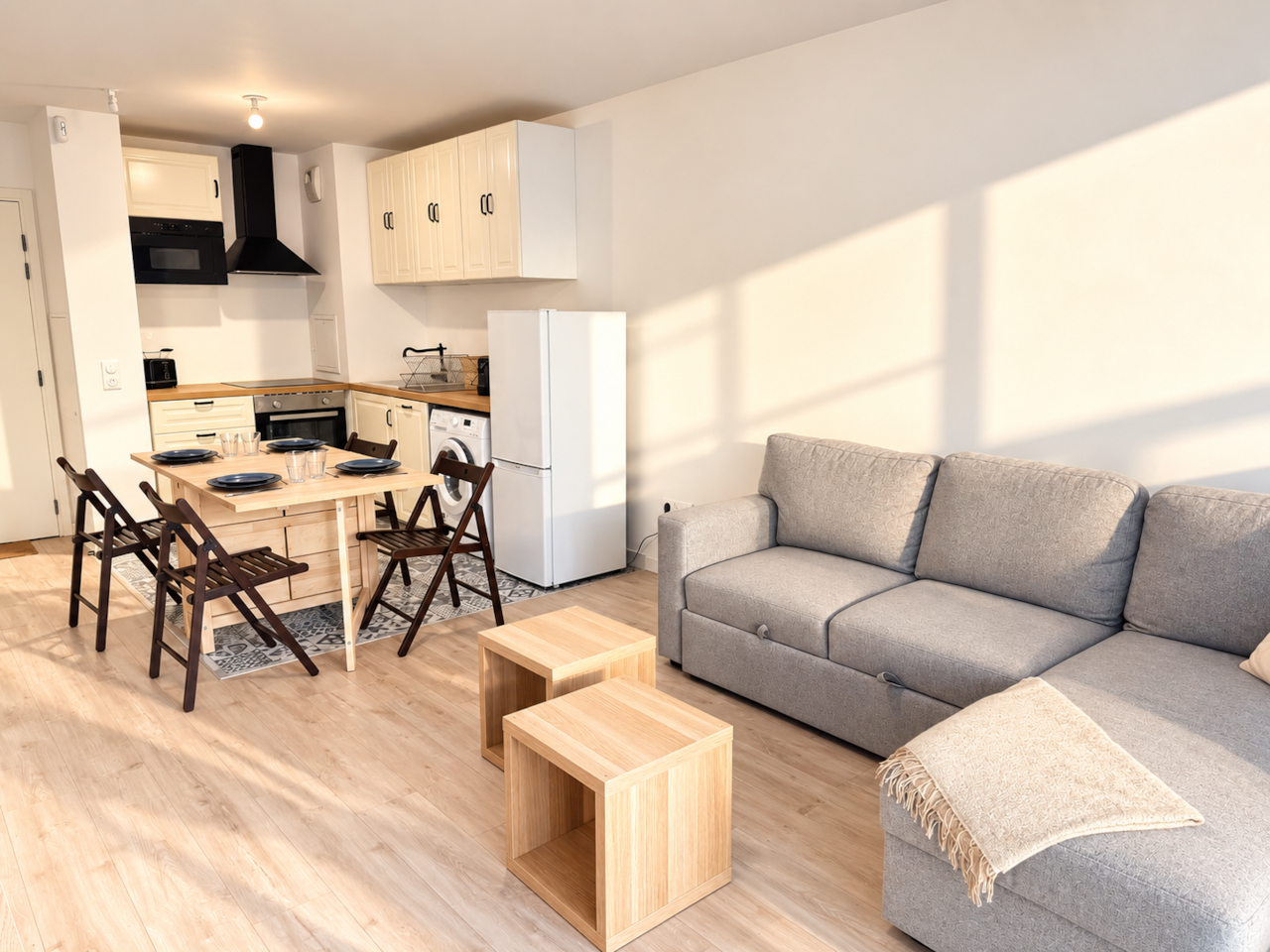 Intérieur scandinave baigné de lumière