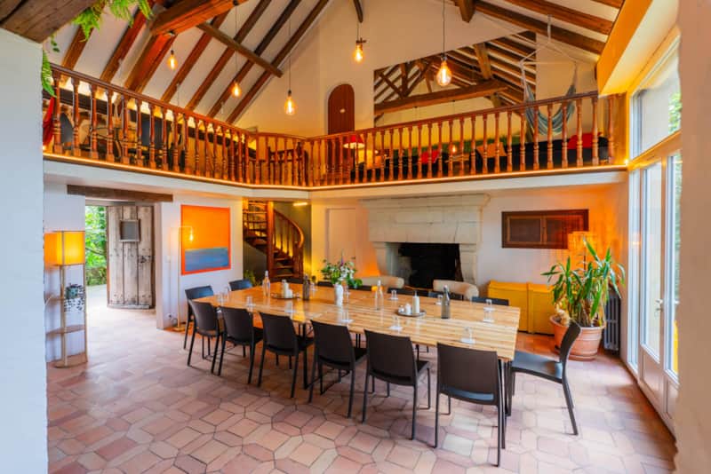 Villa de la Plume – Salon principal avec grandes baies vitrées