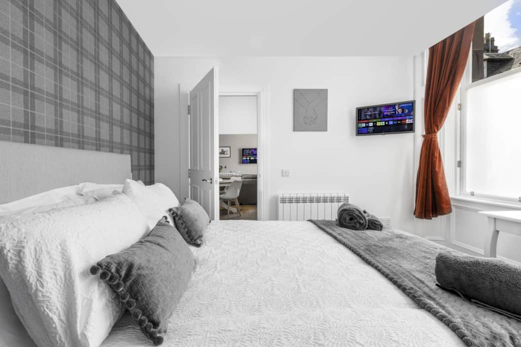 Master King Size Bedroom