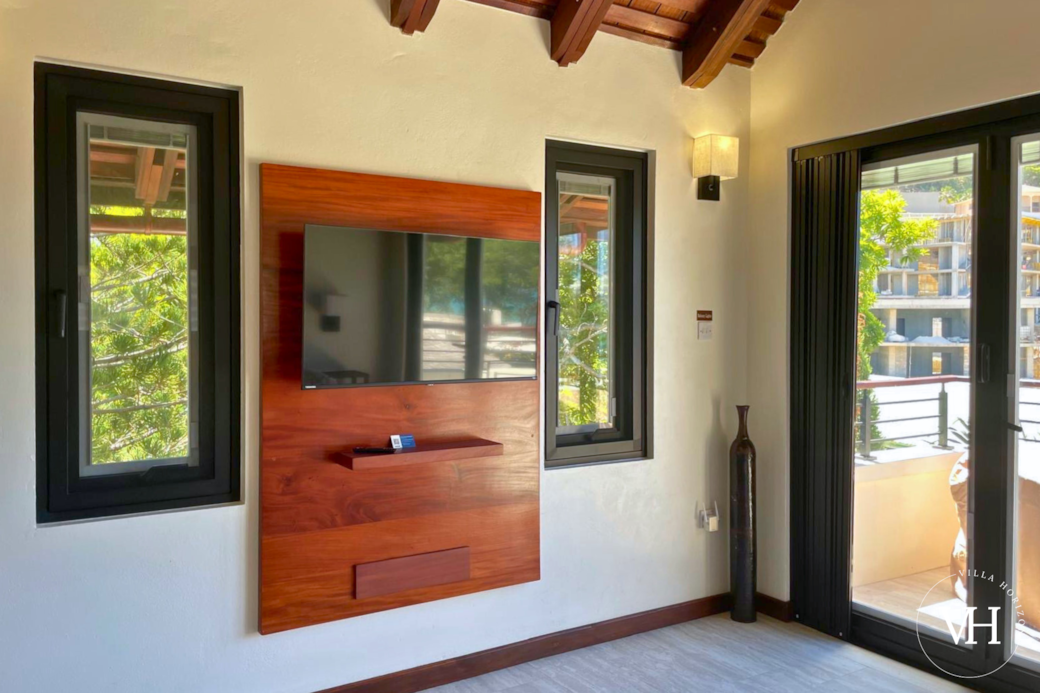 Single remote Smart TV with access to all your favorite streaming services.