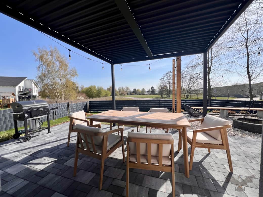 Die großzügige Terrasse mit Seeblick und ganztägig Sonne Die großzügige Terrasse mit Seeblick und ganztägig Sonne