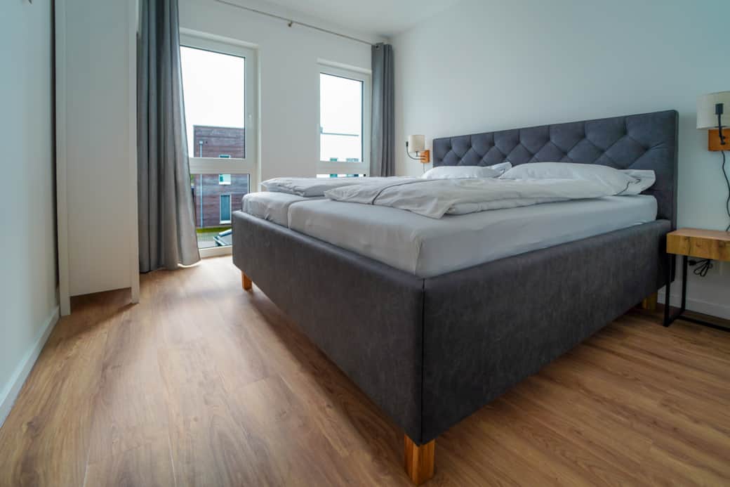 Schlafzimmer mit Blick auf den Deich