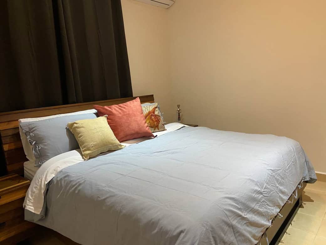 bedroom, king bed