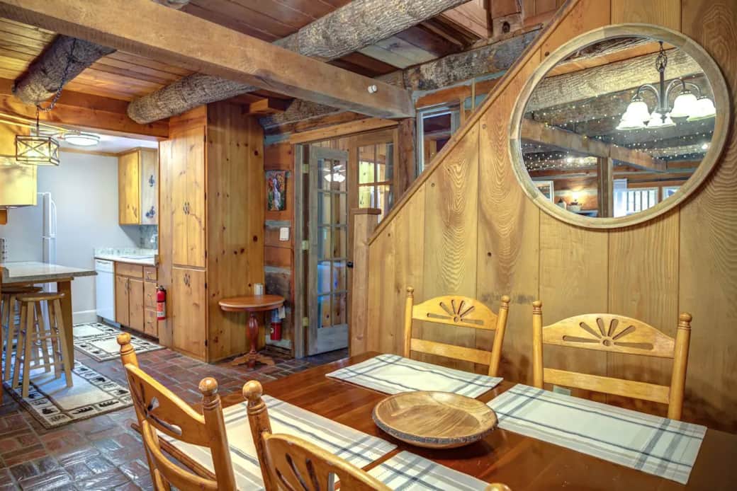 Kitchenette & Dinette Area
