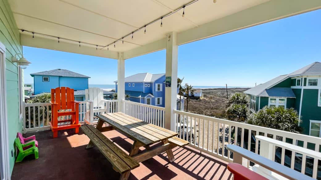 Spectacular 3rd floor balcony views. Dining or relax in oversized beach chairs. Spectacular 3rd floor balcony views. Dining or relax in oversized beach chairs.