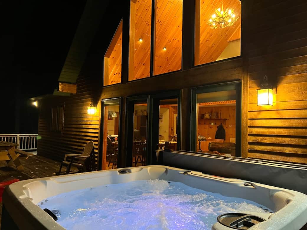 After a day of skiing, hiking, or exploring Lake Placid, sink into the hot tub under a sky full of stars. 