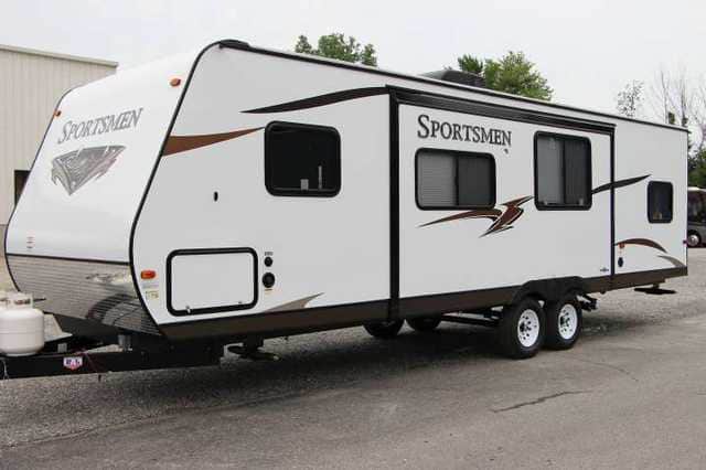 -Show-Stopper-314BHKSS-Travel-Trailer left side