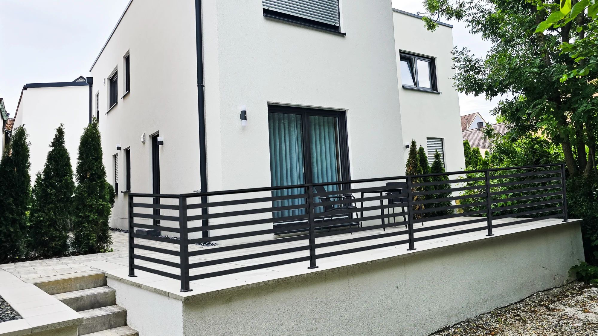 frensdorf-apartments-a2-terrasse-sitzbereich.png