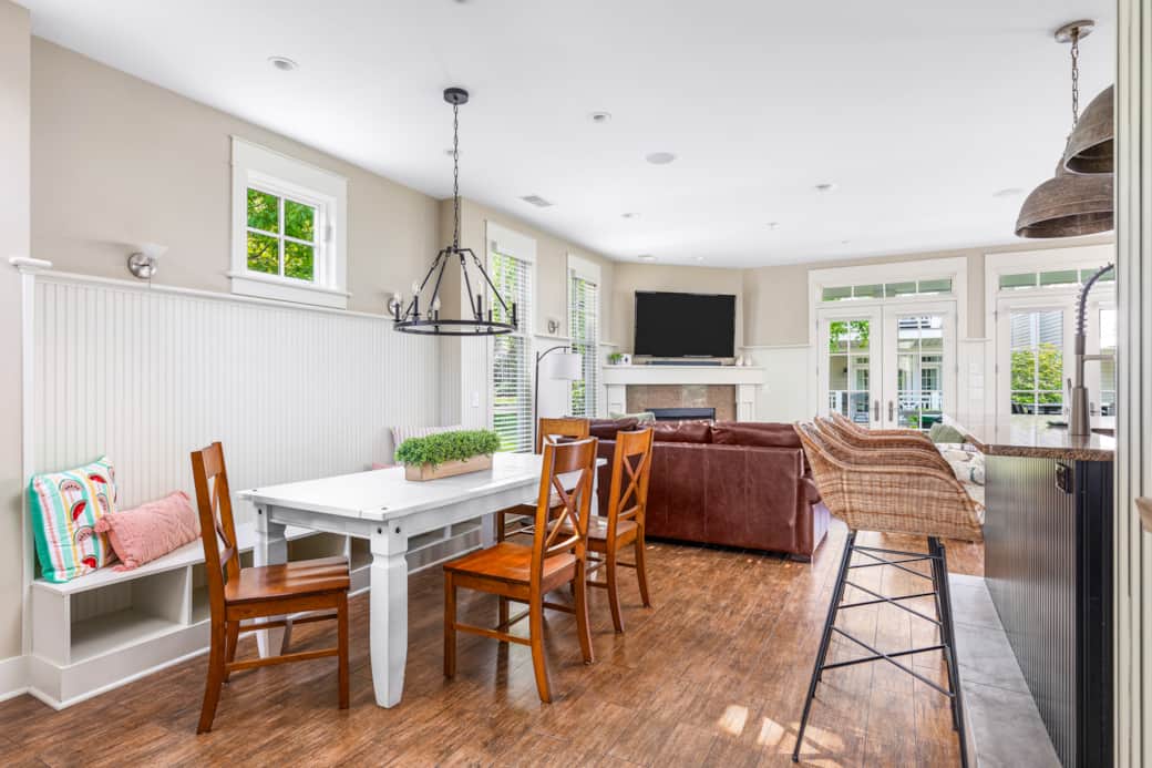 Large Dining Area 