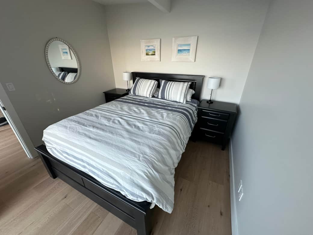 Mid-Level Queen Bed
