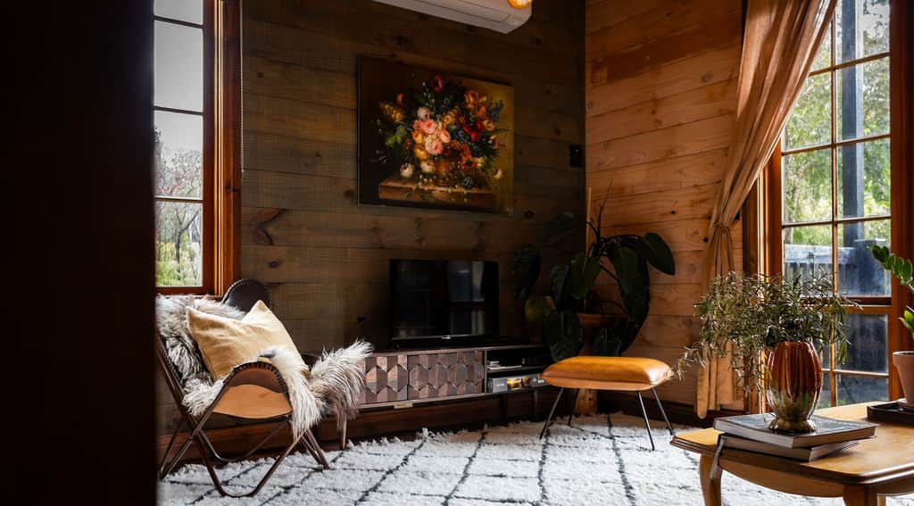 lounge {verb} {cabin 1}