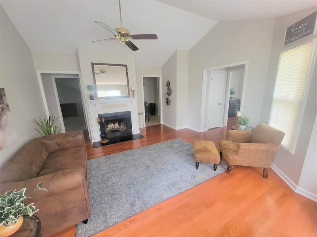 Livingroom w fireplace, 50 inch tv not in pics but will be there Livingroom w fireplace, 50 inch tv not in pics but will be there