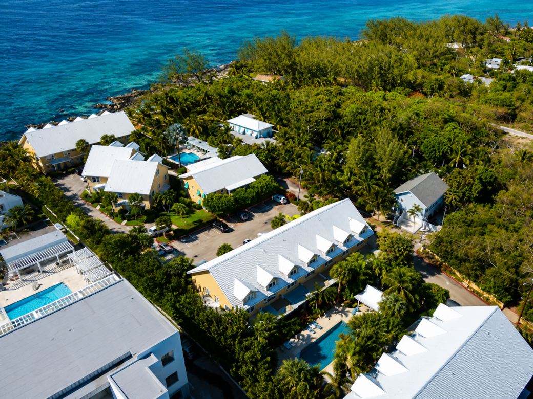 Beachfront Complex with the house