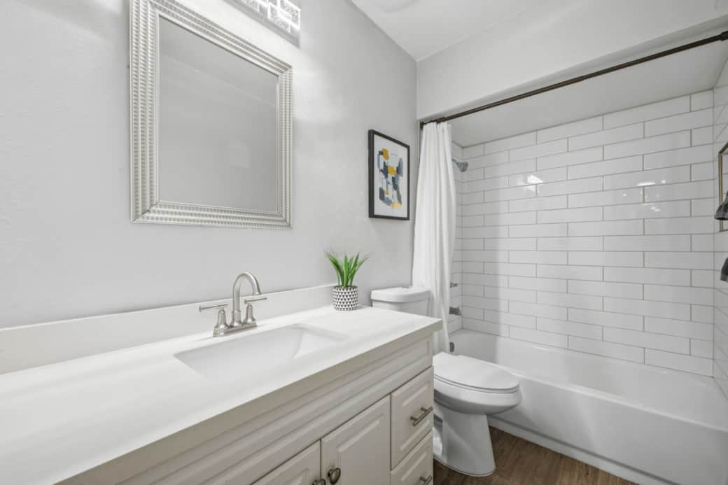 Full Bathroom - Bathtub