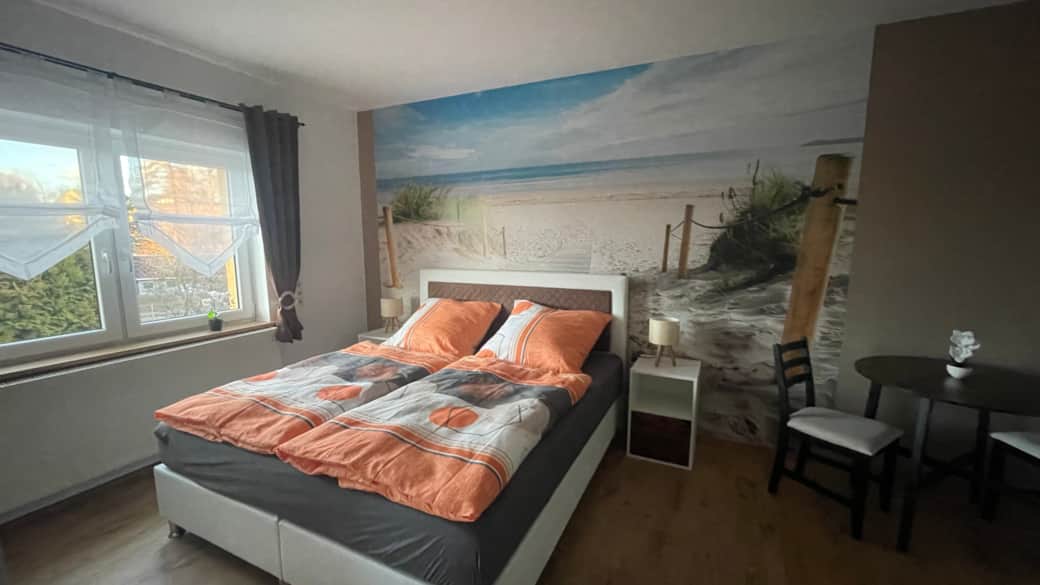 Schlafzimmer 1 (2)