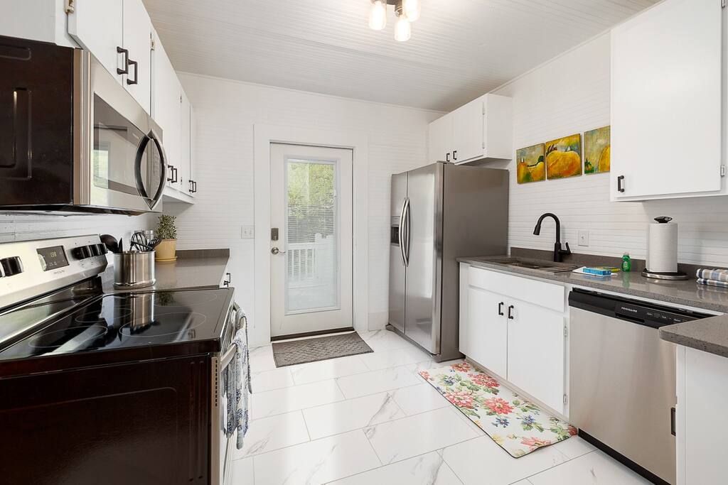 Full Kitchen 2