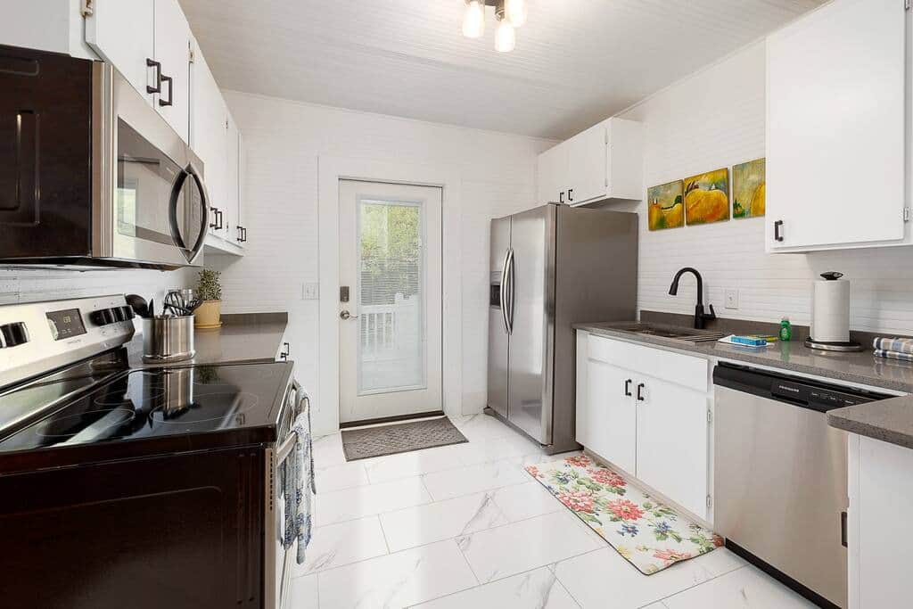 Full Kitchen 2
