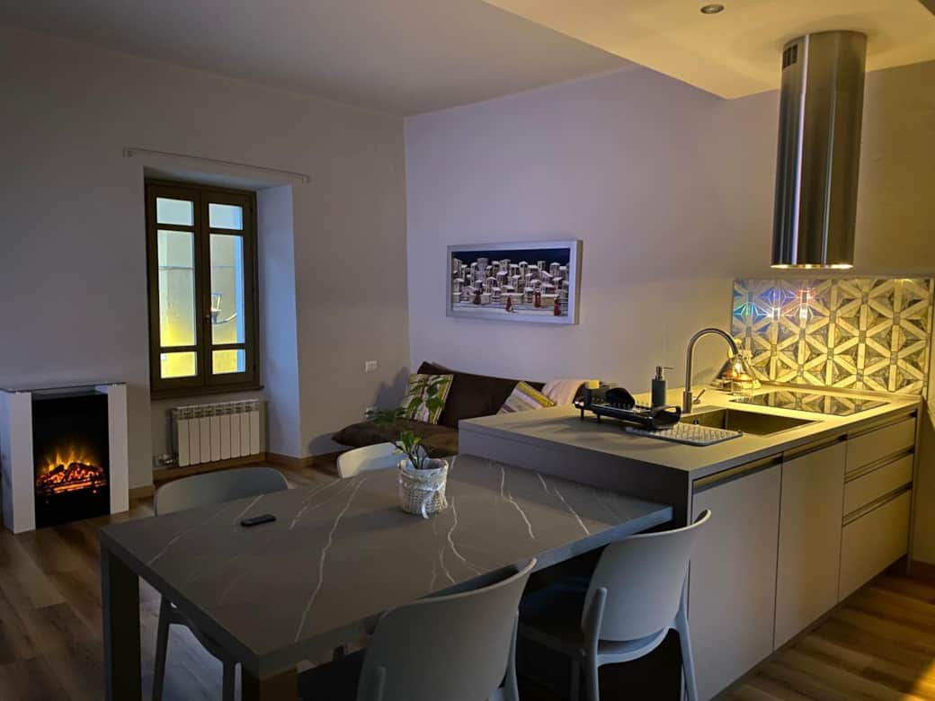 Orta Lake Apartments - Soggiorno - TV - Veneta Cucine - Cucina - Sofa Orta Lake Apartments - Soggiorno - TV - Veneta Cucine - Cucina - Sofa