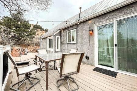 Large private deck: furniture and fun outdoor games (cornhole and ladder ball)!