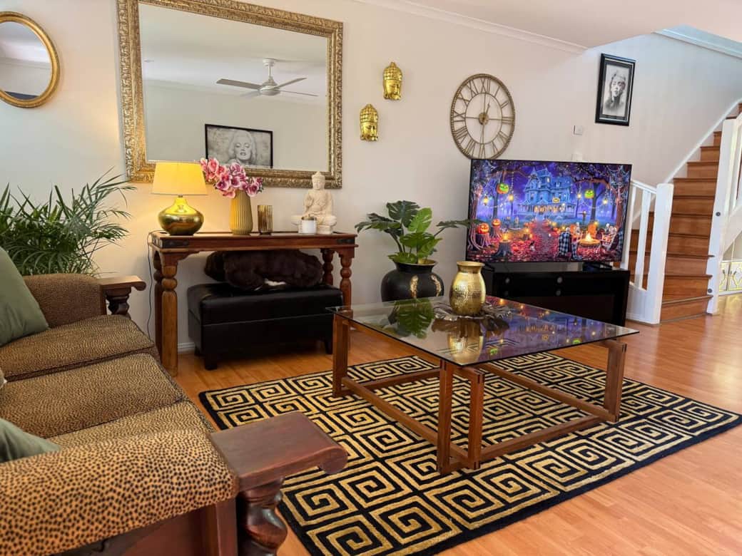 Happy Halloween! A welcome entrance on Halloween playing jazz when you arrive. Happy Halloween! A welcome entrance on Halloween playing jazz when you arrive.