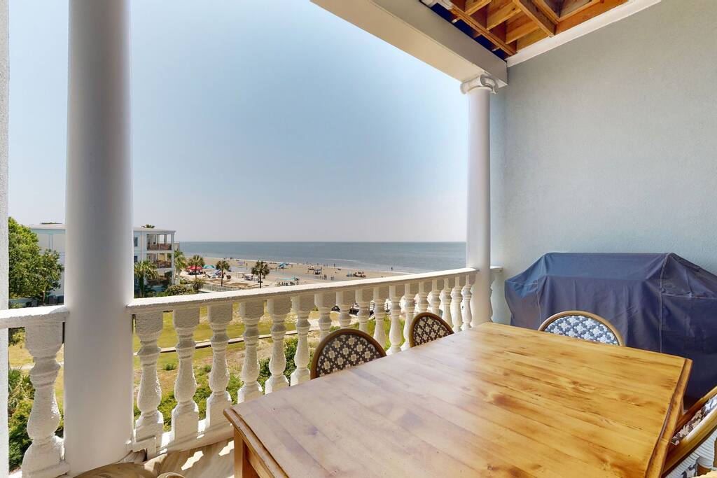 The Golden Fish – Luxury Oceanfront Condo on St. Simons