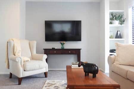 lounge tv