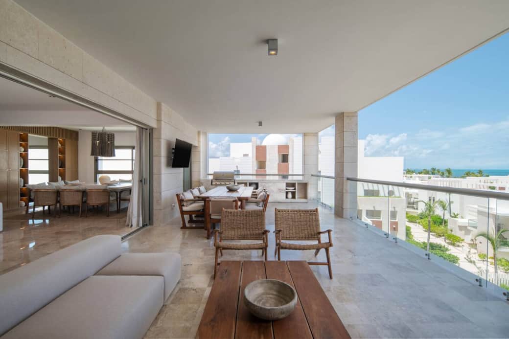 Terraza con asador y vista al mar