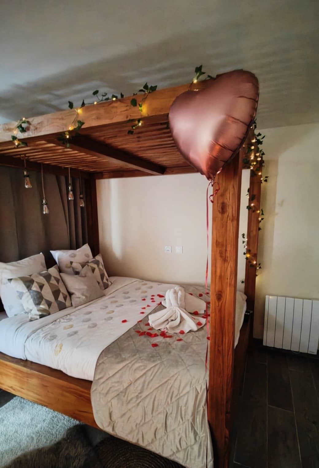 lit baldaquin avec option décoration romantique ♥️
 
