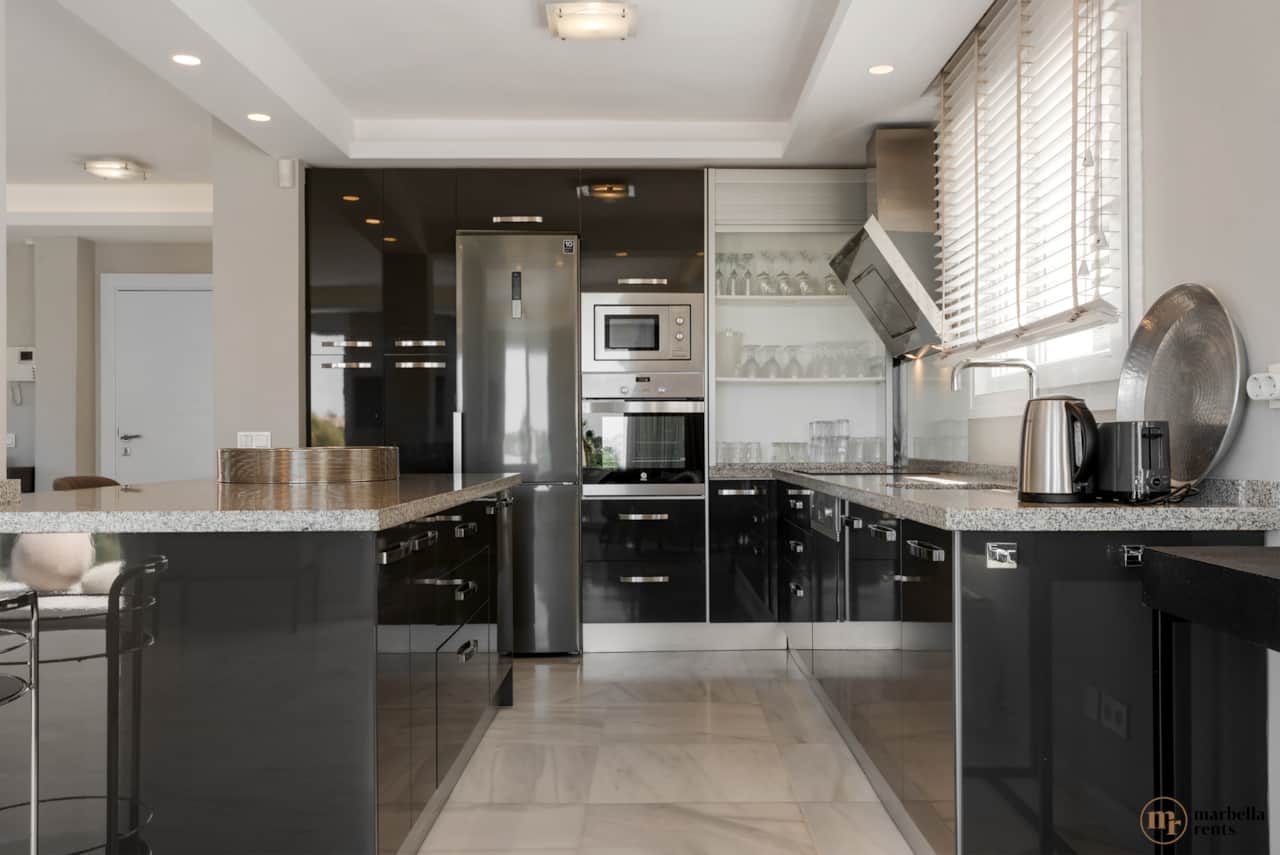 Fully equipped kitchen.