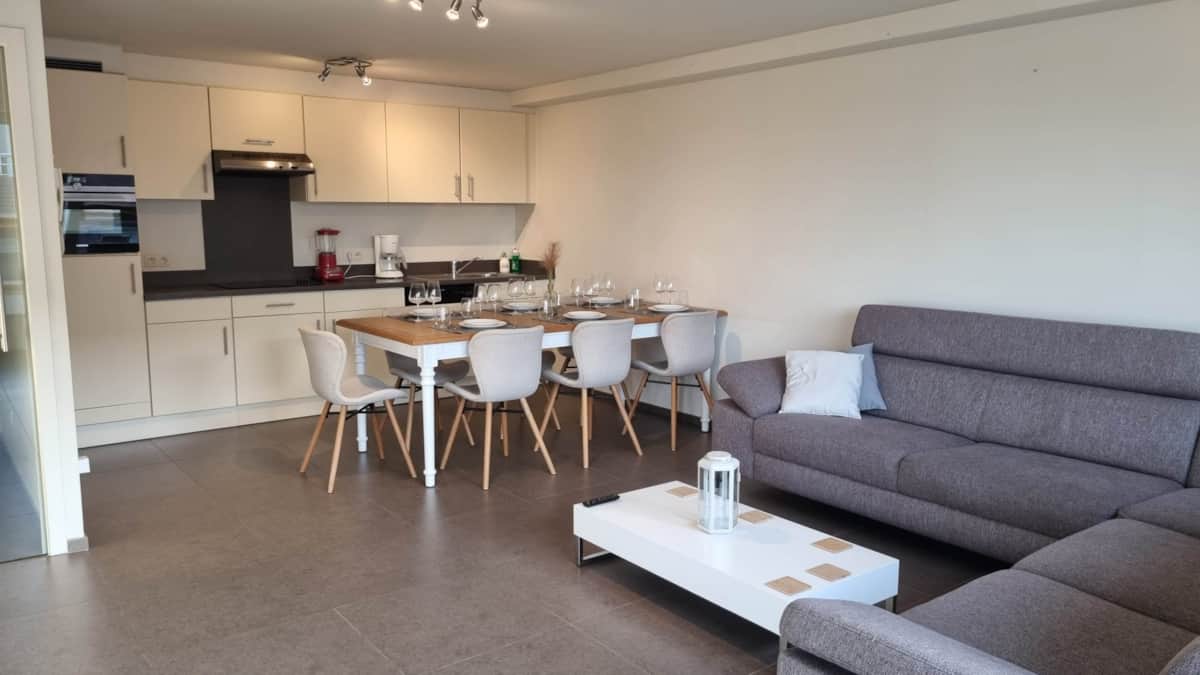 Zonnig interieur van een Sans Souci-appartement