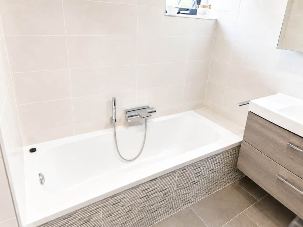 Ferienhaus Villa Relax Ooghduyne mit großem Badezimmer mit Badewanne und Dusche