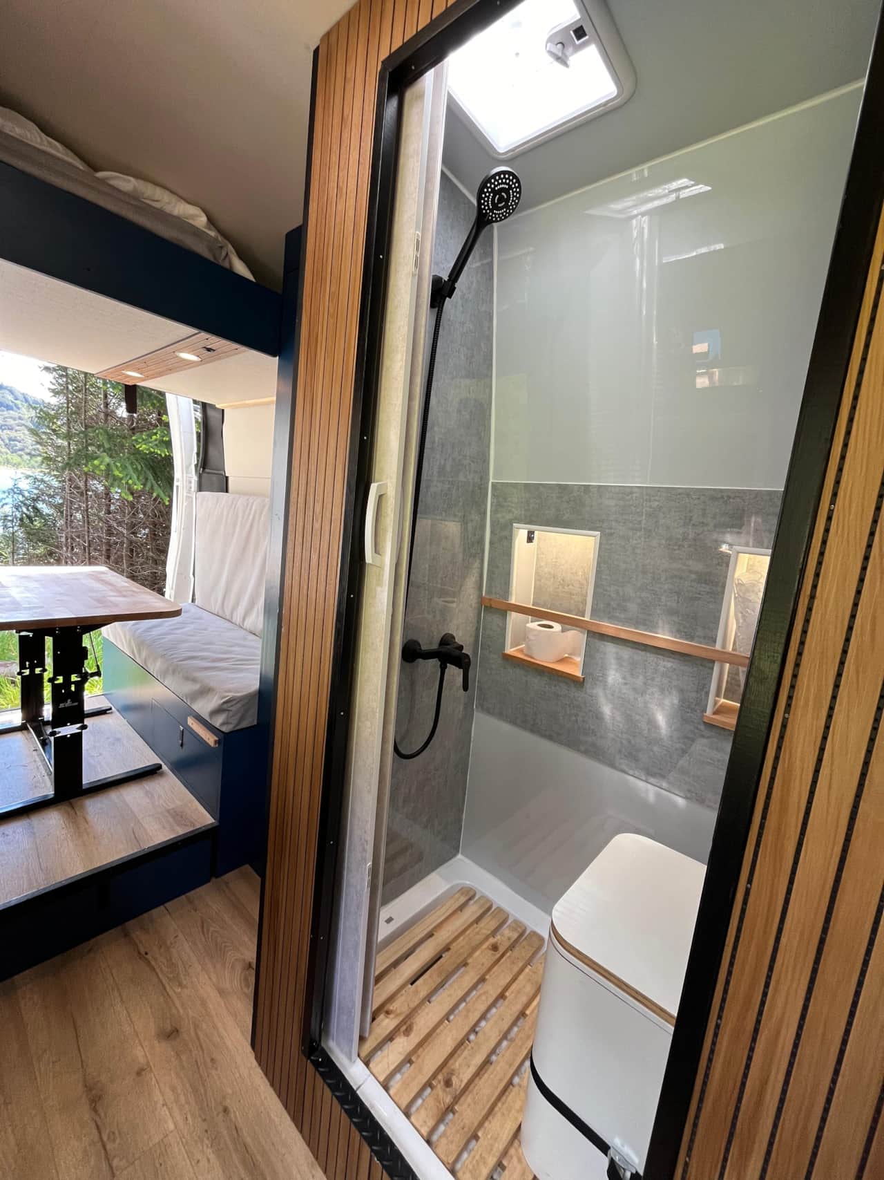 LENGA BATHROOM
