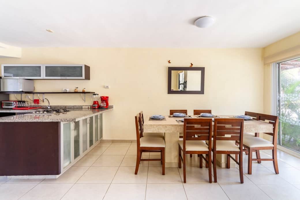 Comedor para 8 personas cómodamente sentadas