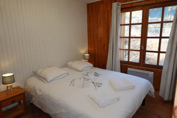 Chambre Grand Aréa lit 160x200 — Chalet Mont Milo Pramorel