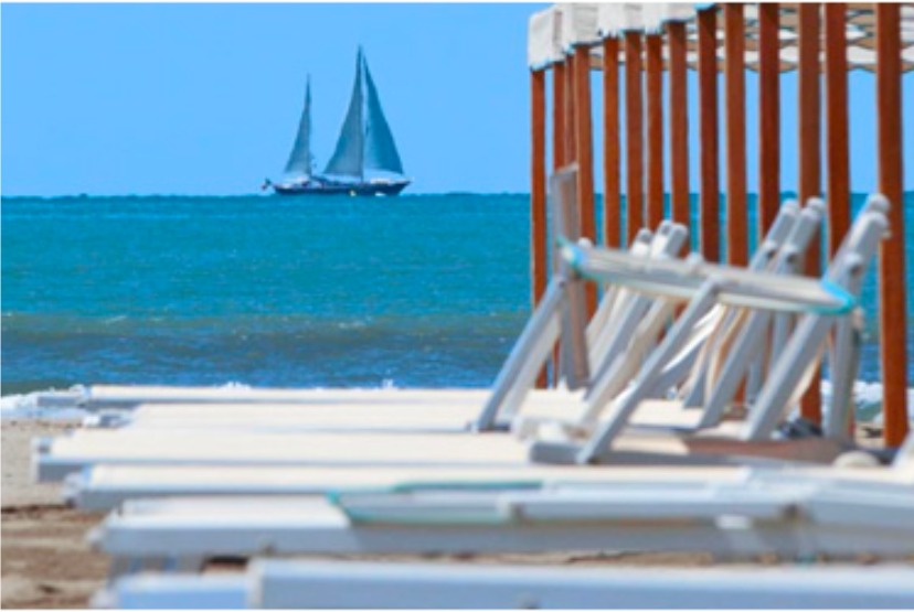 Soggiorno di un mese in Versilia: vacanza estiva lunga a Marina di Pietrasanta fronte mare