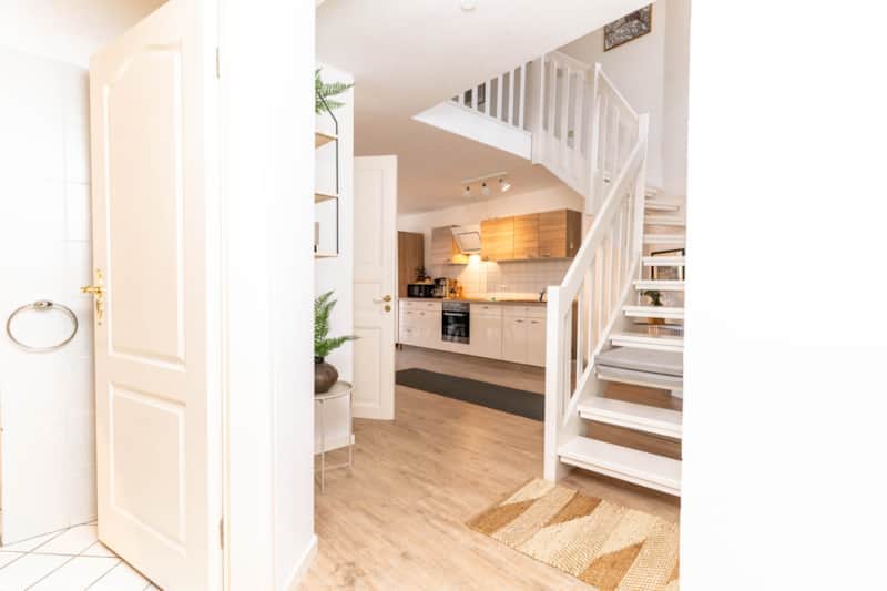 Küche mit Treppe zum 2. OG